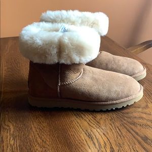 Classic short UGG boot